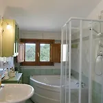 Charming House In With Jacuzzi *