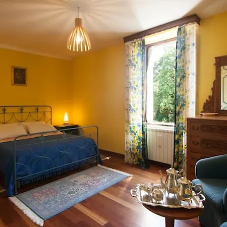 Hébergement de vacances Charming House In With Jacuzzi