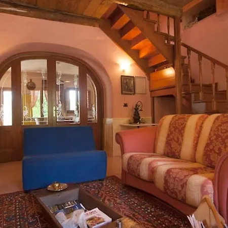 Casa de Férias Charming House In With Jacuzzi