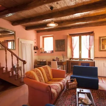 Charming House In With Jacuzzi בית נופש Decollatura