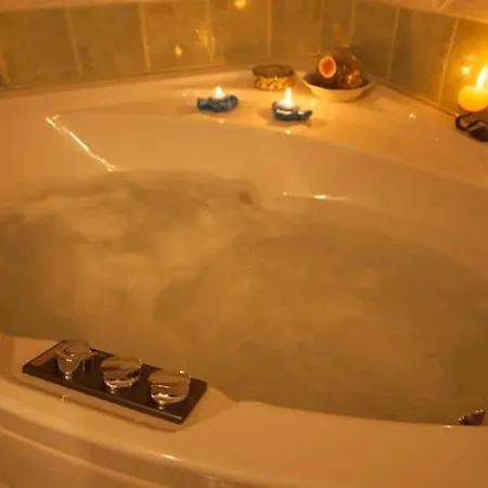 Charming House In With Jacuzzi Hébergement de vacances Decollatura