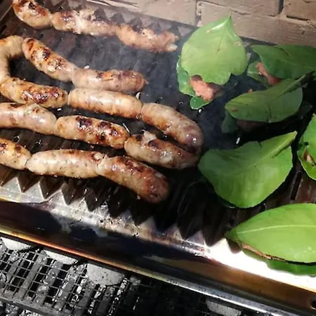 Hébergement de vacances Charming House In With Jacuzzi *