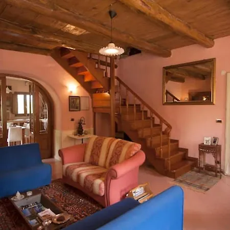 Semesterbostad Charming House In With Jacuzzi Decollatura