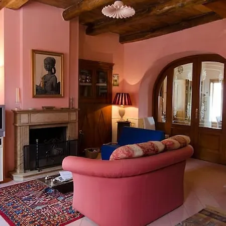 Semesterbostad Charming House In With Jacuzzi