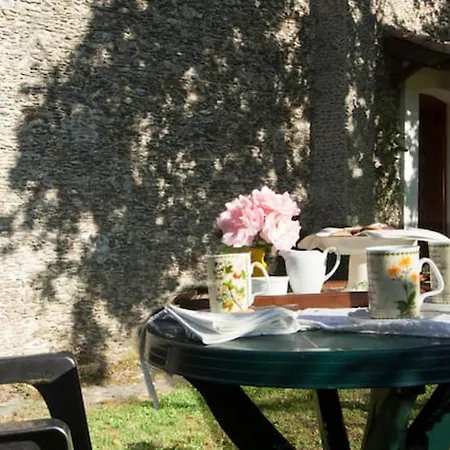 Semesterbostad Charming House In With Jacuzzi