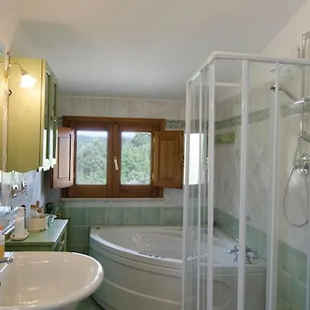 Charming House In With Jacuzzi Decollatura