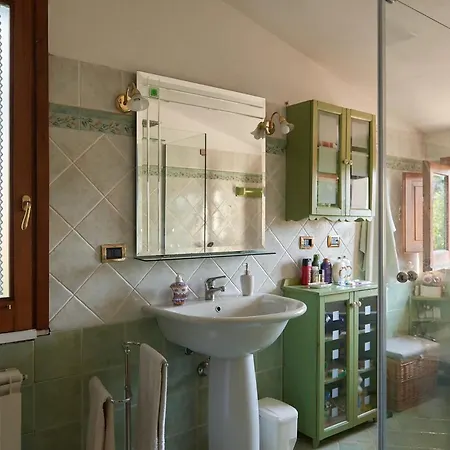 Charming House In With Jacuzzi *