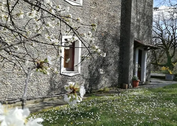 Casa de Férias Charming House In With Jacuzzi Decollatura