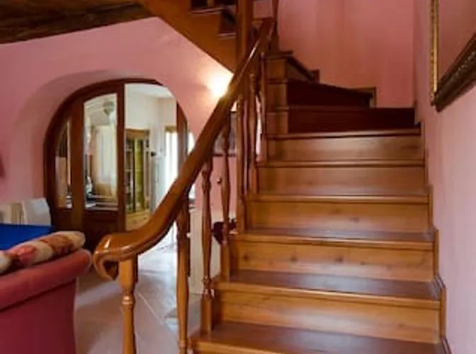 Charming House In With Jacuzzi